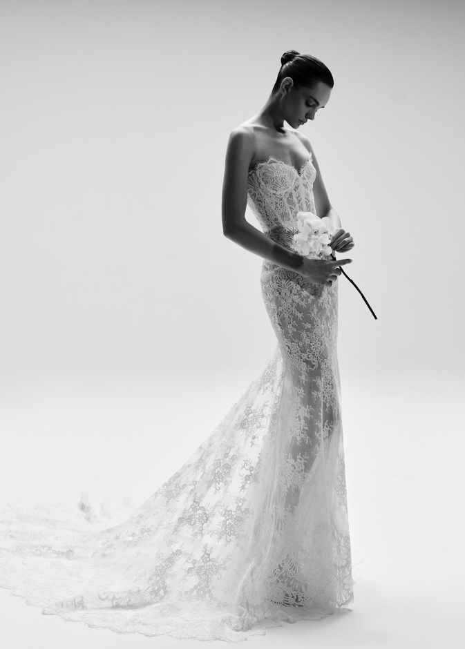 فستان زفاف بالدانتيل الشفاف تصميم زهير مراد