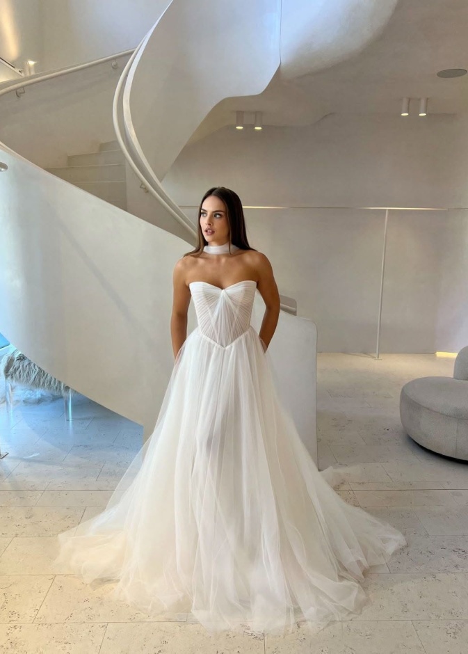فستان زفاف بخصر الاسك مشغول بالتول من theivoryroombridal