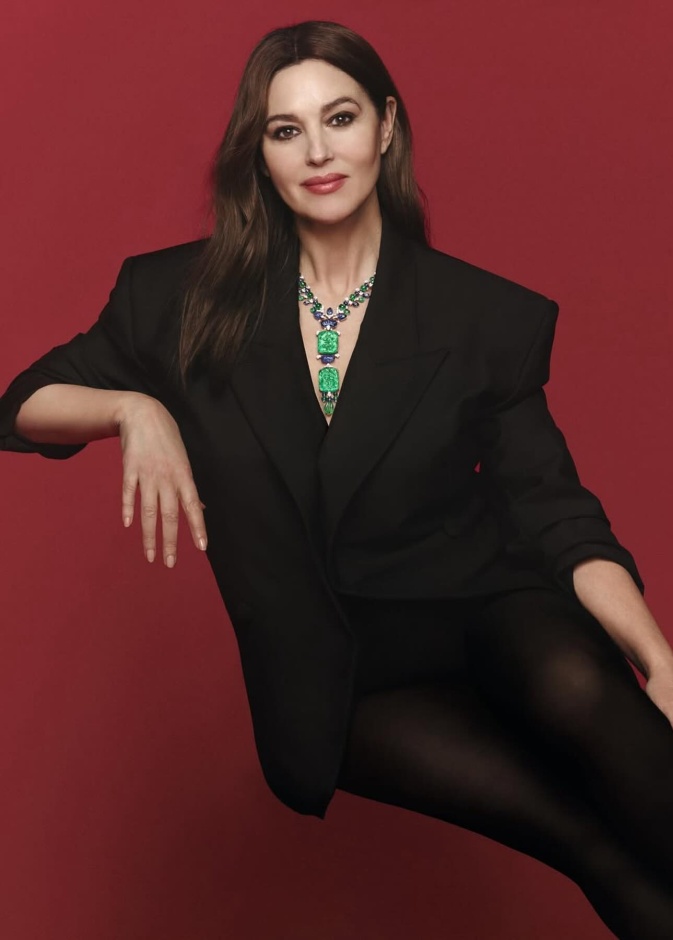 هكذا تُضيف مجوهرات كارتييه لمسة من الجمال والسحر على إطلالات مونيكا بيلوتشي