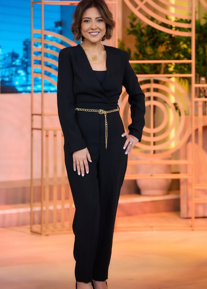 مي كساب بعد عملية تكميم المعدة  