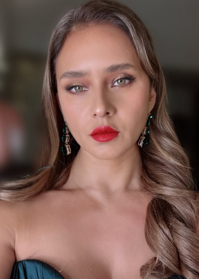 نيللي كريم تمارس عادات التأمل لبشرة أفضل