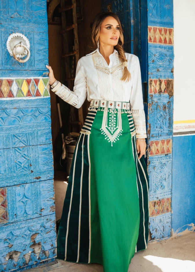 تنسيقات مجوهرات لليوم الوطني السعودي مع اللون الأخضر بأسلوب نجمات العرب