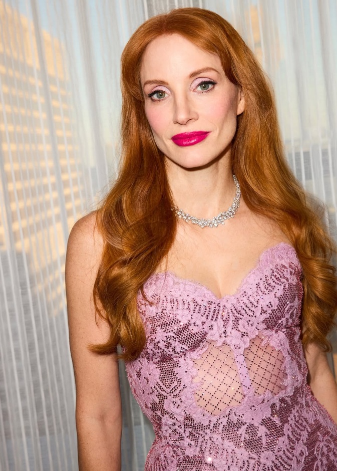  ألوان أحمر شفاه زهرية ولماعة بأسلوب Jessica Chastain