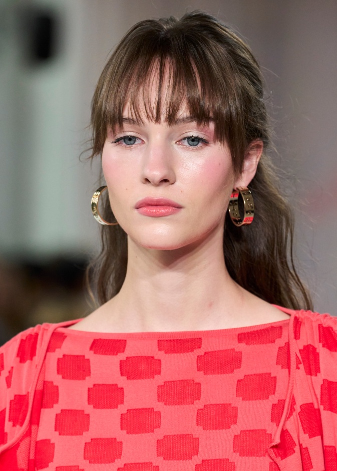 ألوان أحمر شفاه مرجاني فاتح من دار Laura Biagiotti