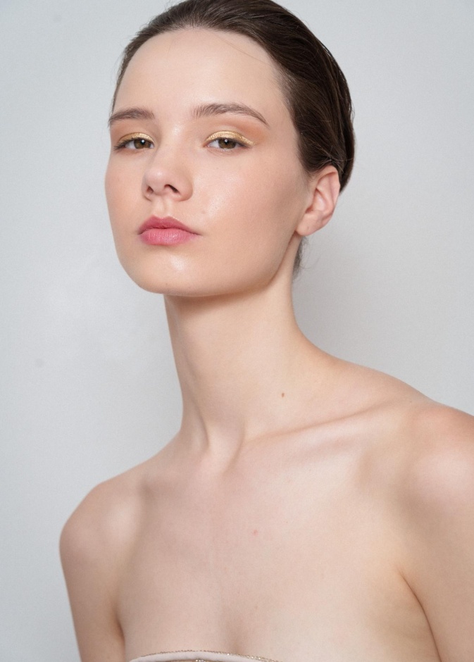  خطوات وضع السيروم من التنظيف حتى الترطيب