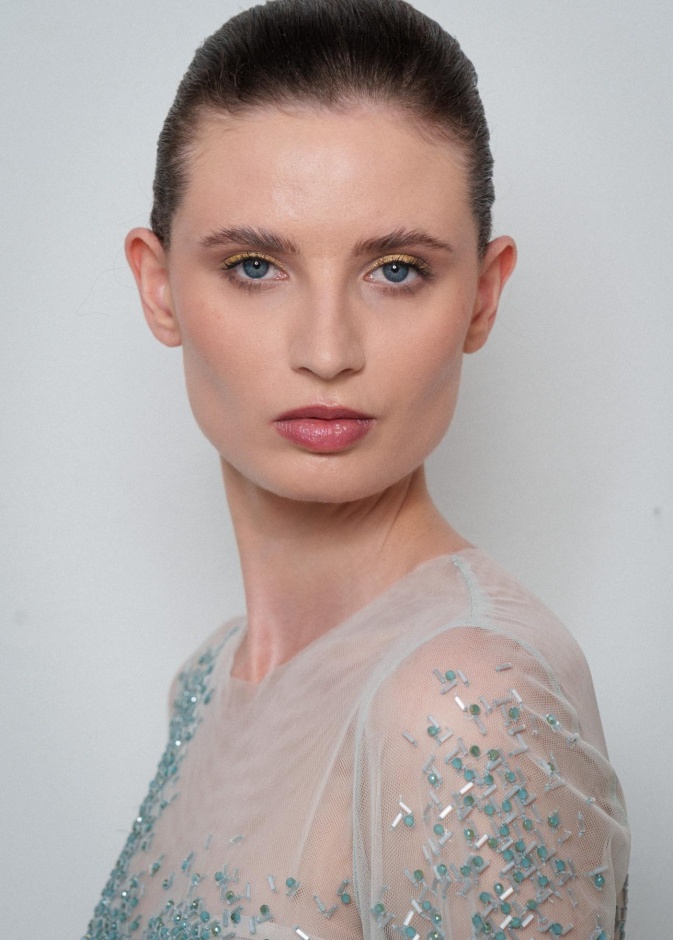 روتين يومي مثالي للبشرة الدهنية للحفاظ على نضارتها