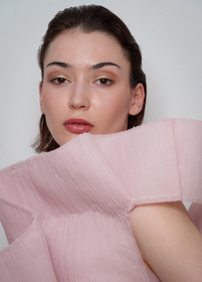 عطور ومستحضرات تجميل ترافقك في سهرات الخريف لإطلالة جذابة