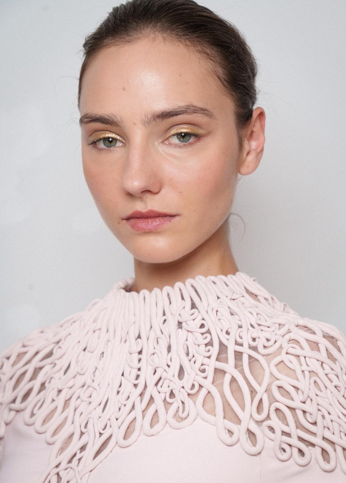 علامات العمر الخفية واخفائها بالتقنيات الحديثة