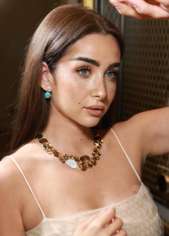 هنا الزاهد
