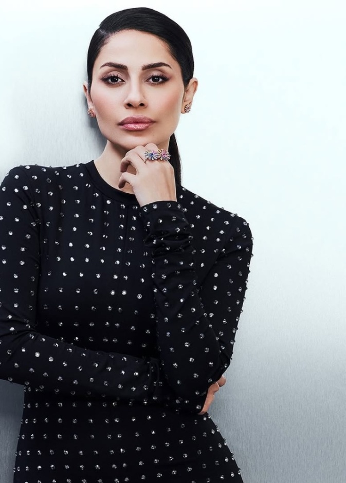 إلهام علي في جلسة تصويرية خاصة بمجلة هي 