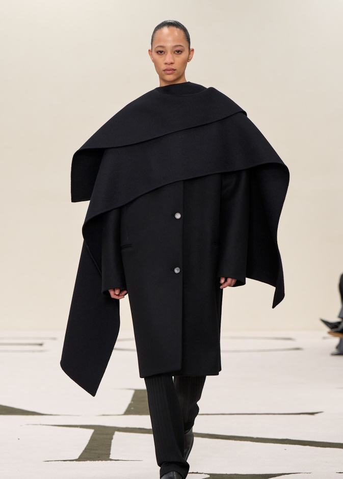 من مجموعة الأزياء الجاهزة Calvin Klein لخريف وشتاء 2025