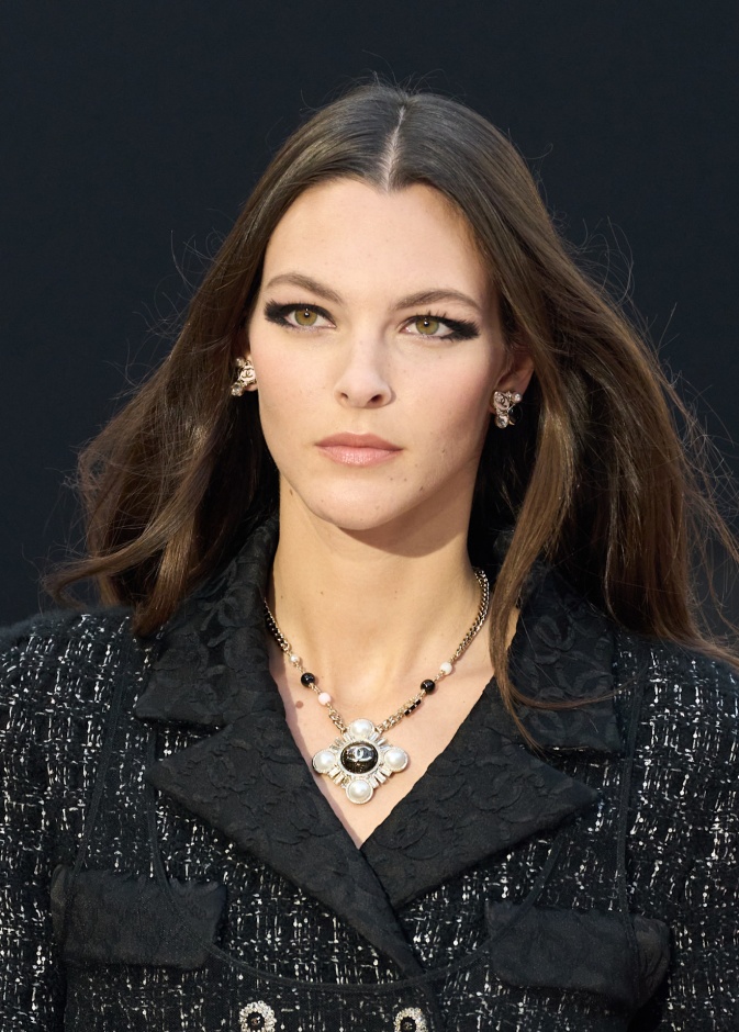 أكسسوارات الوجه البيضاوي Chanel