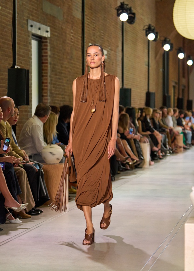 من مجموعة Michael Kors لربيع وصيف 2026