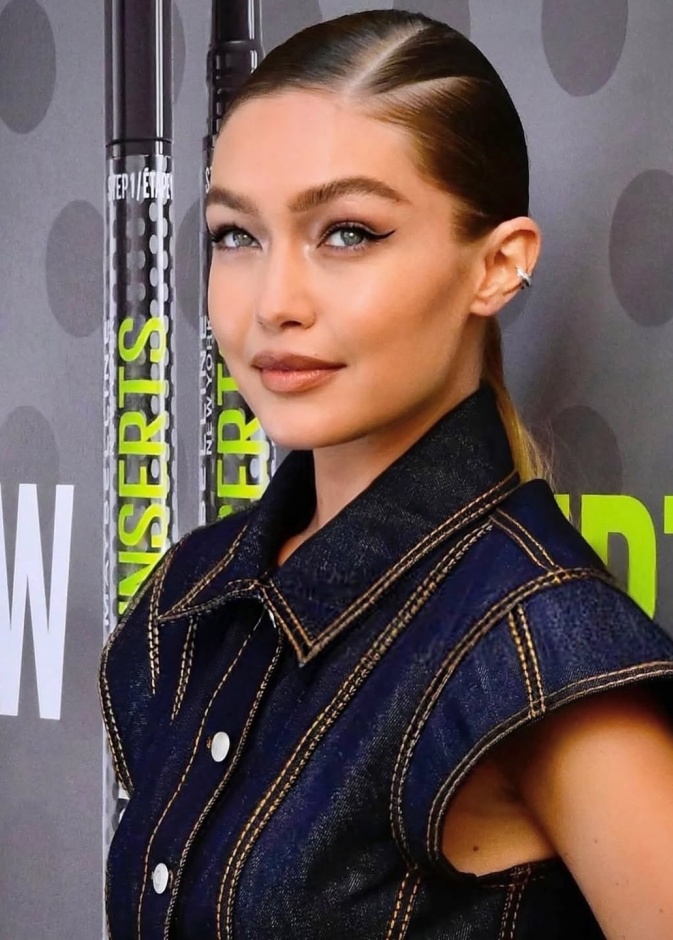 تألقي بإطلالة المكياج البني الجذّاب مع الآيلاينر بأسلوب النجمات