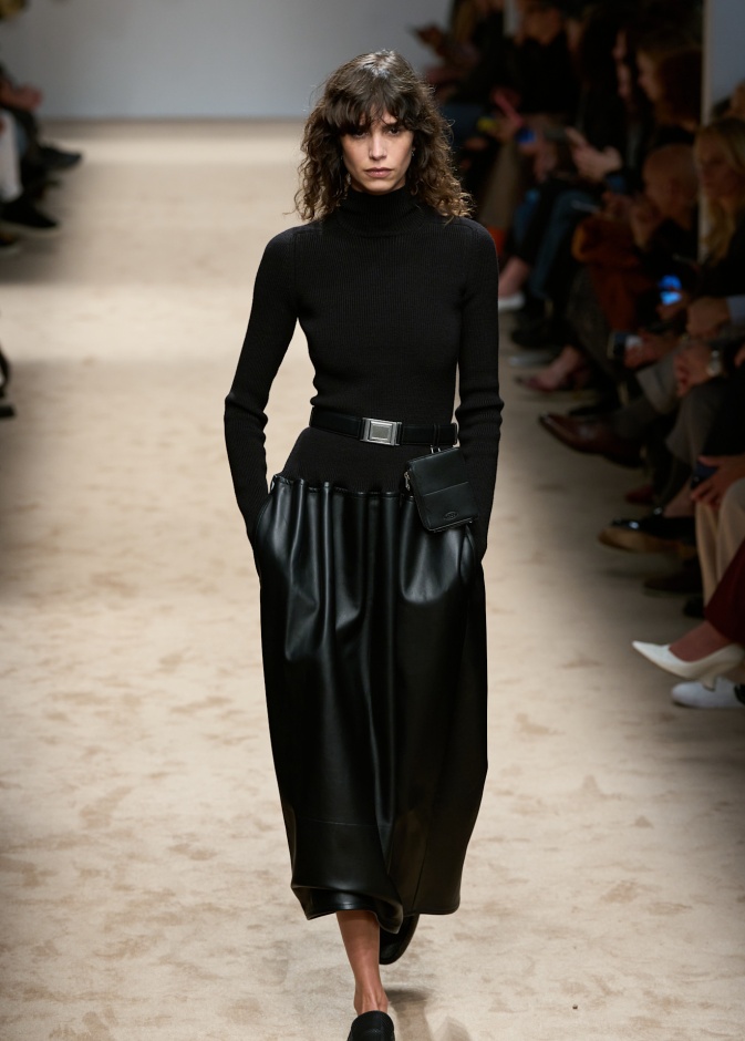 الخصر المنخفض يعود بأناقة مدروسة