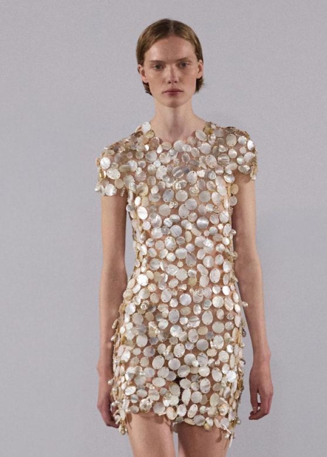 أطياف الشاطئ تزين عرض سيمخاي مجموعة ربيع/صيف 2026 في أسبوع نيويورك للموضة