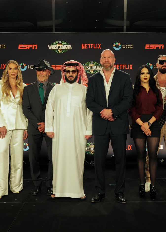 موسم الرياض يرسخ مكانته كعاصمة للرياضات القتالية بعرض الملاكمة التاريخي واستضافة WrestleMania 43