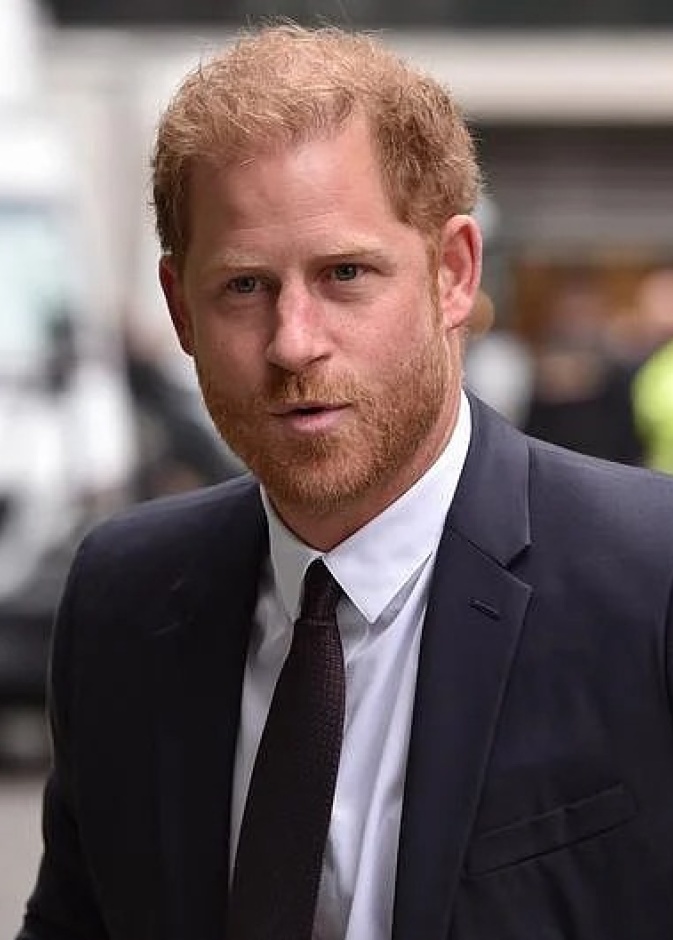 الأمير هاري يرد بقوة على الصحافة البريطانية