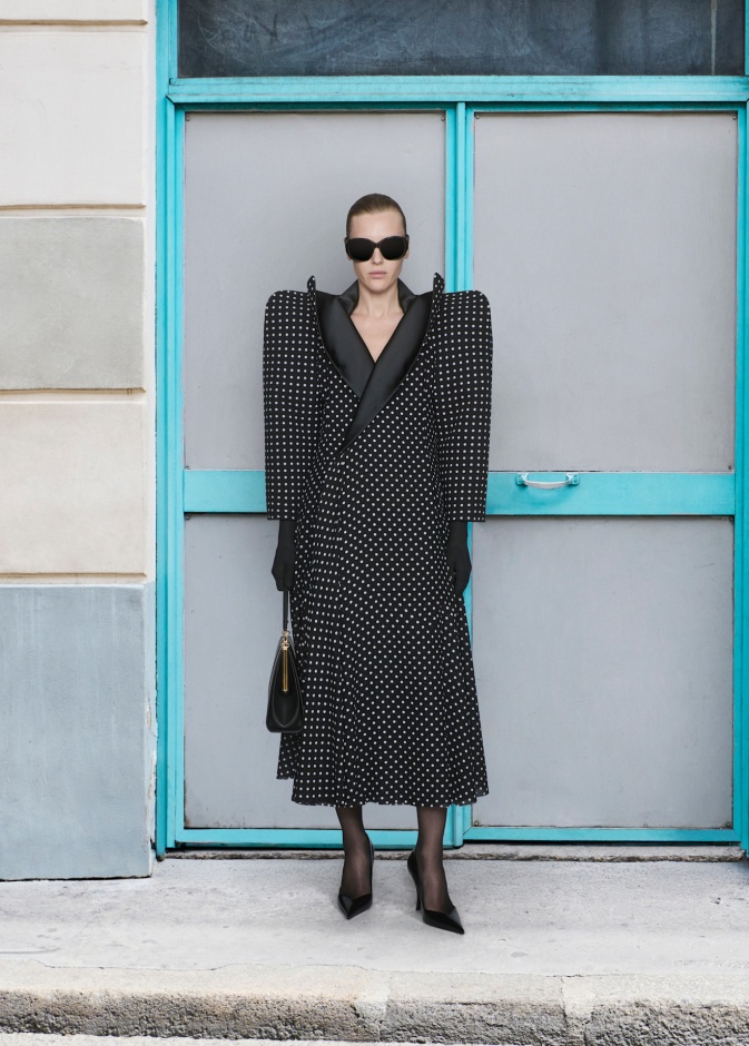 أكمام عالية ومنفوخة من Balenciaga