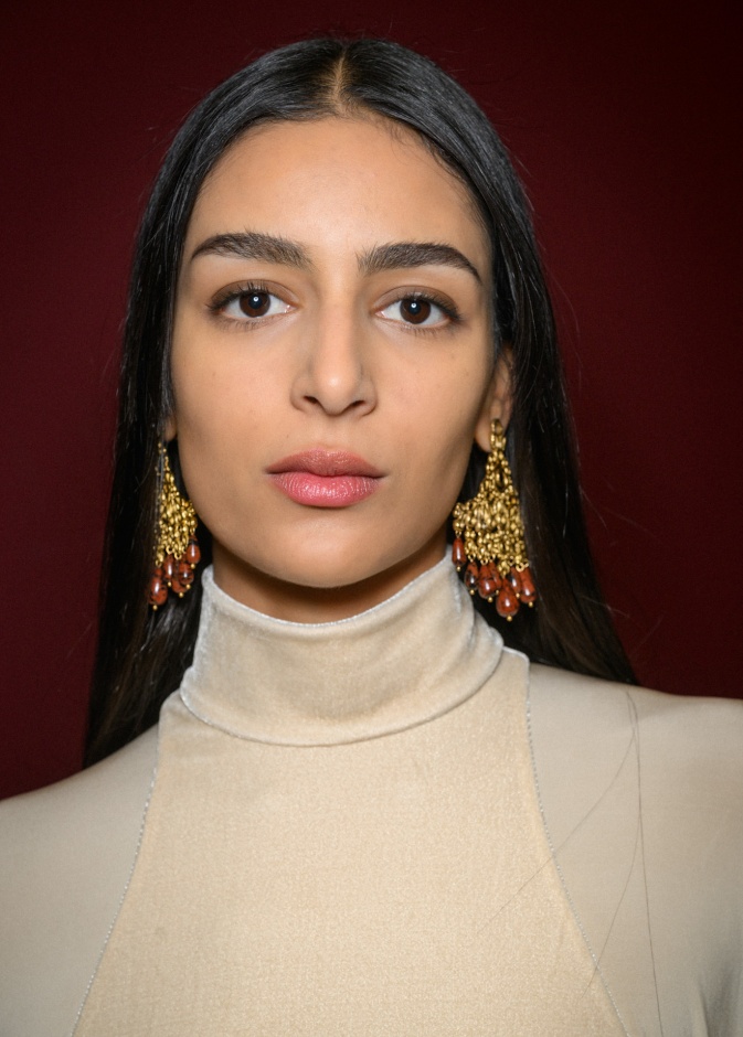 أسرار جمال أحمر الشفاه الزهري دعماً لحملة التوعية من سرطان الثدي