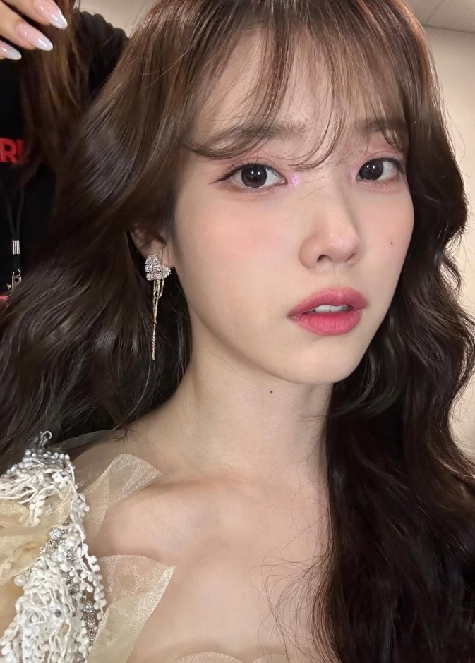 المغنية والممثلة الكورية الجنوبية آيو (IU)  صورة من انستغرامها (1)