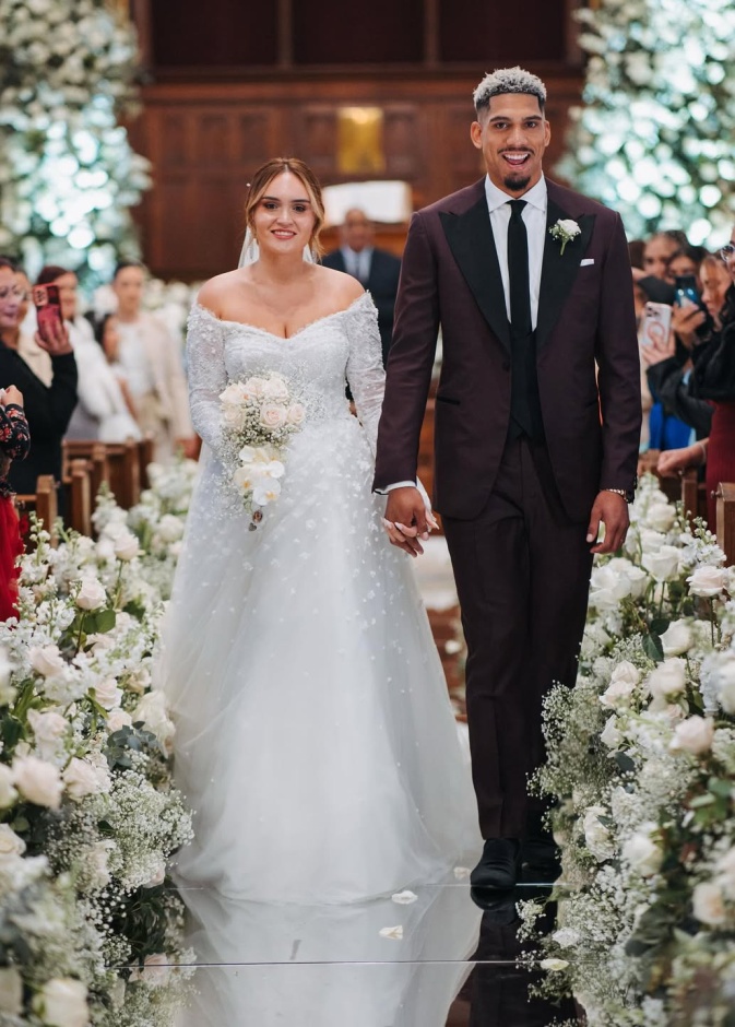 النجم الأوروغواياني رونالد أراوخو تزوج من شريكته اوليفيرا