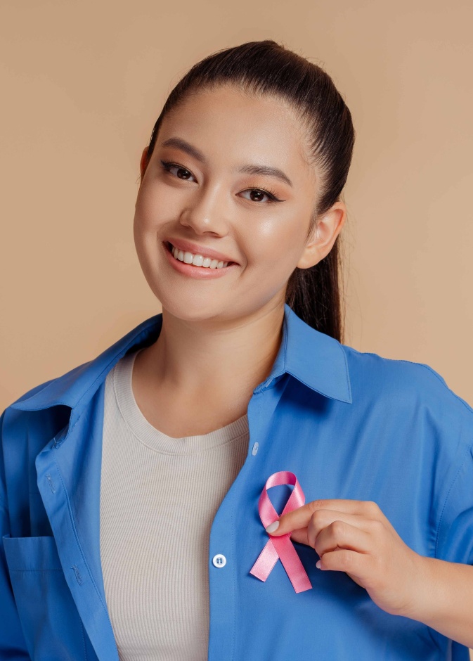 انتبهي من أعراض سرطان الثدي في سن الثلاثين