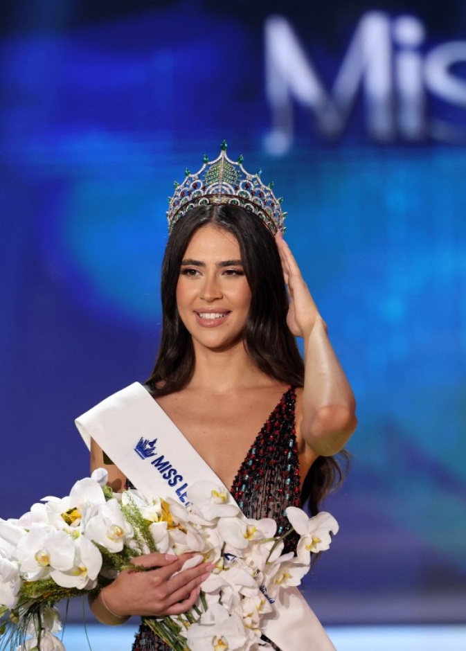 بيرلا حرب ملكة جمال لبنان 2025 تتوّج على عرش الأناقة