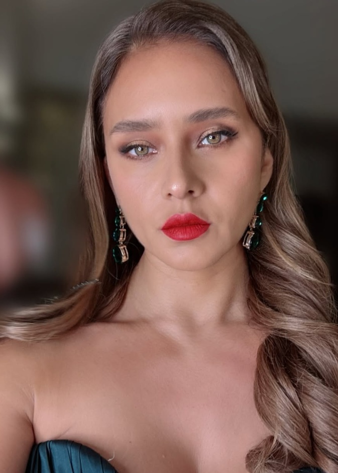 كيف تطبقين الروج الأحمر الكلاسيكي بأسلوب النجمات