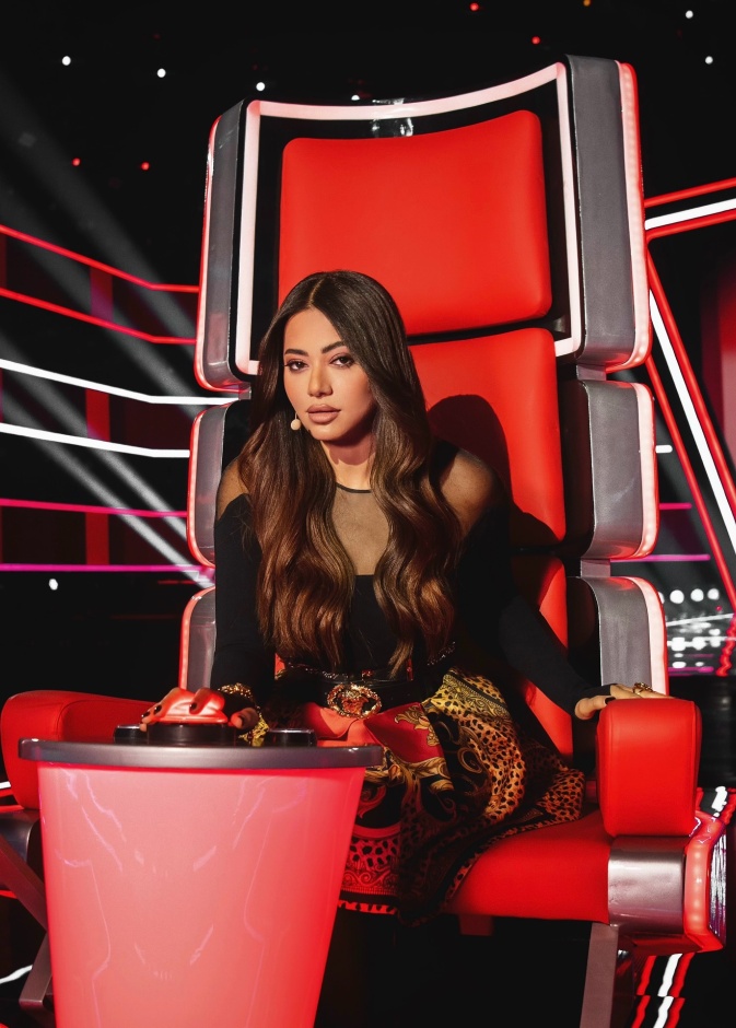رحمة رياض تتألق في The Voice بإطلالة مجوهرات عصرية فارهة