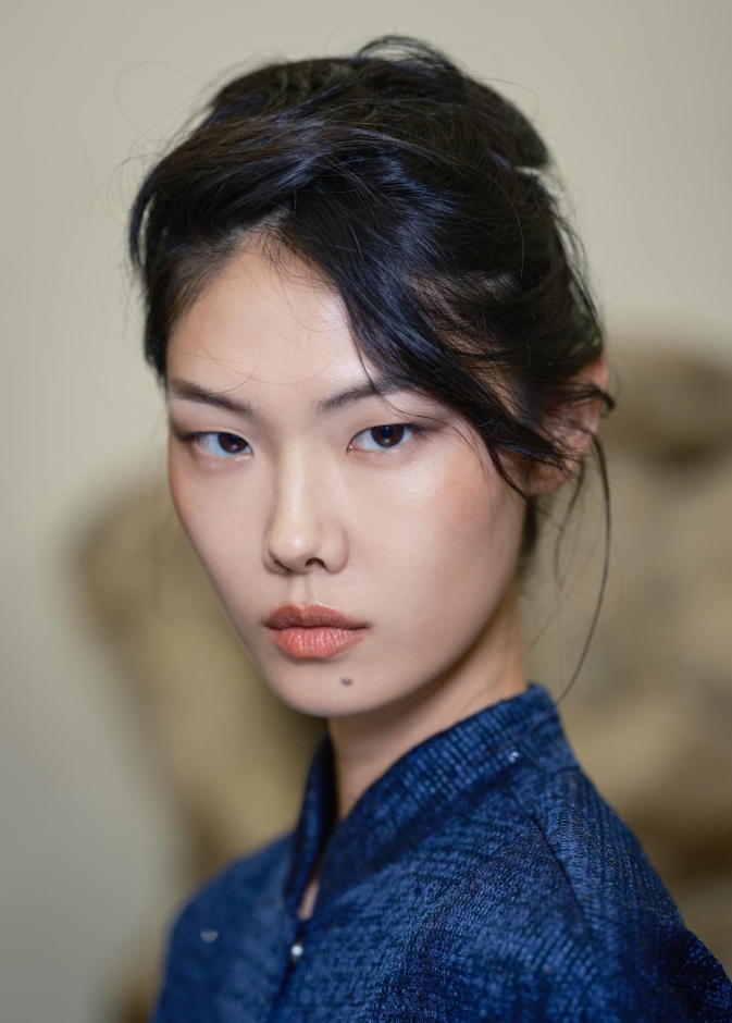 البشرة الزجاجية الكورية.. انطلاقة نحو الإشراق بخطوات بسيطة ونتائج مذهلة