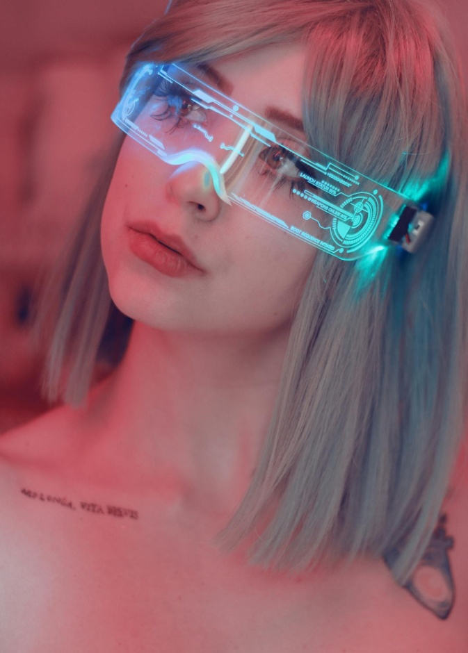 المرأة المبدعة في العصر الرقمي.. رائدة المستقبل بهذه الأدوات والمهارات