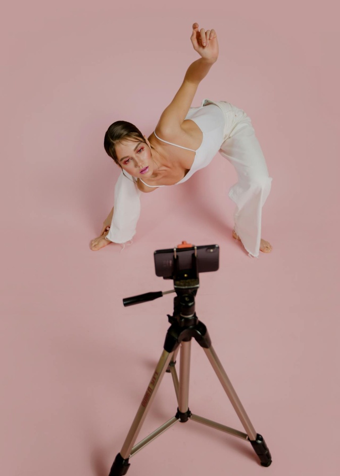 حلمكِ كصانعة محتوى هادف ومؤثرة رقمية يتحقق على أرض الواقع بهذه الخطوات