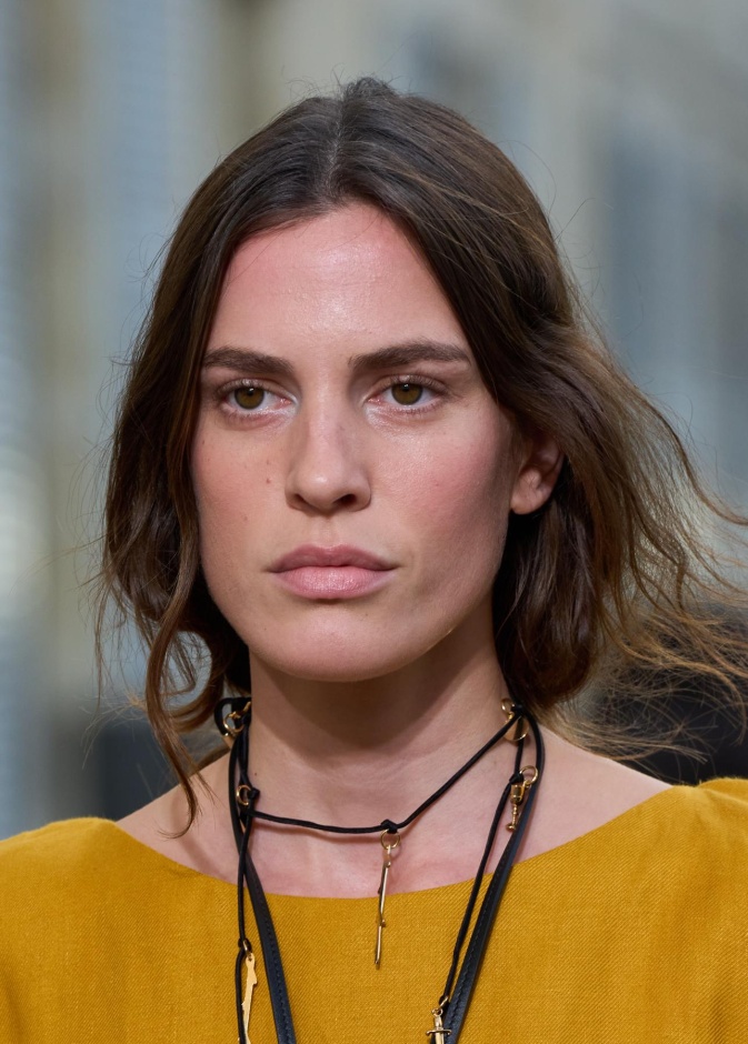 دليلك الشامل لأفضل كريمات منزلية تُخلصكِ من الهالات السوداء وتُفتح محيط العين