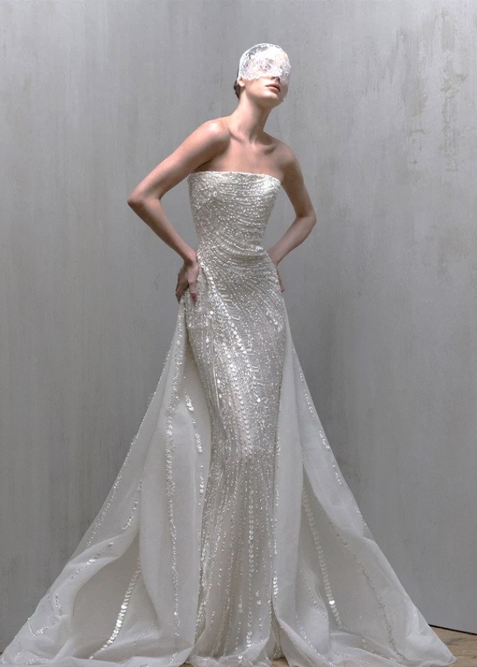 فستان زفاف بالترتر مع طرحة استثنائية