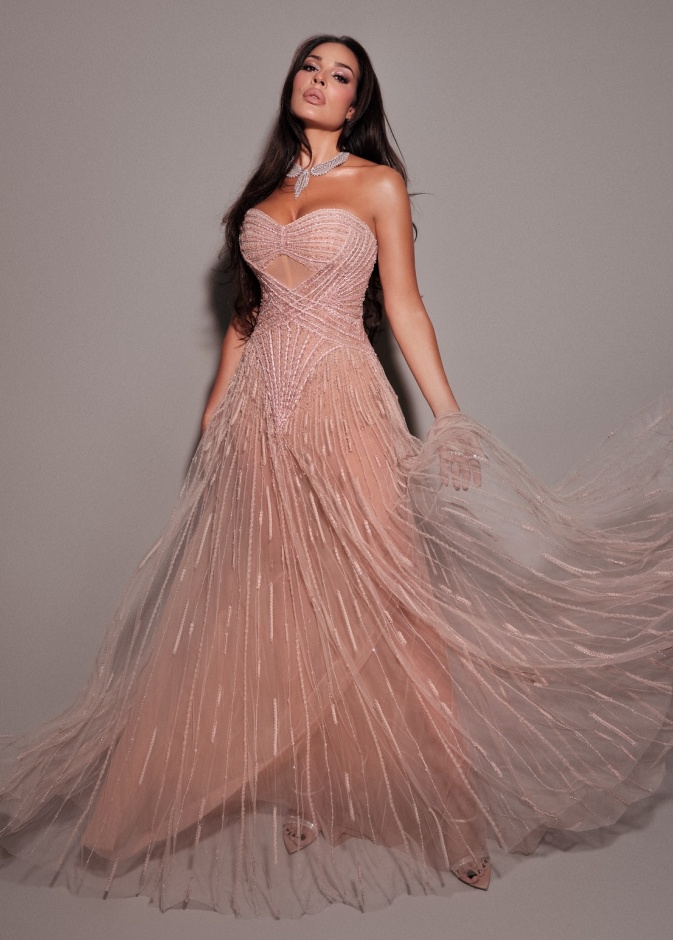 فيديو طريف للنجمة نادين نسيب نجيم بعد تعرضها لموقف محرج