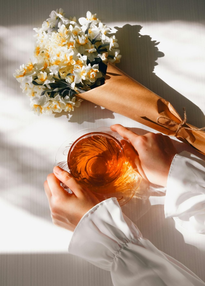 مادة منها الشاي الأخضر.. 8 مشروبات صحية بديلة عن القهوة لتعزيز طاقتكِ في الصباح