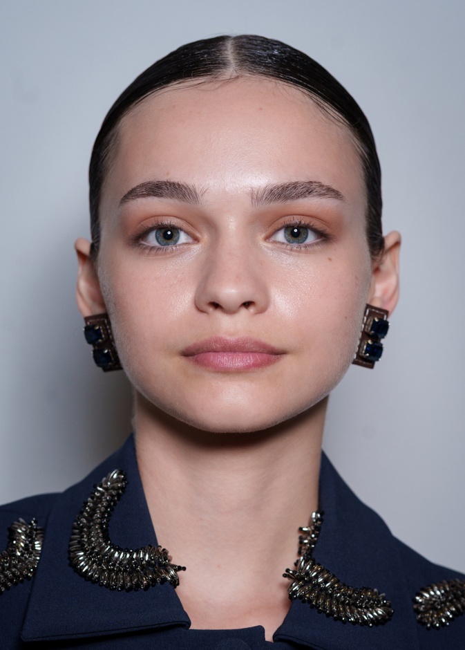 بودرة تفتيح العيون سر ثبات مكياجك في الخريف