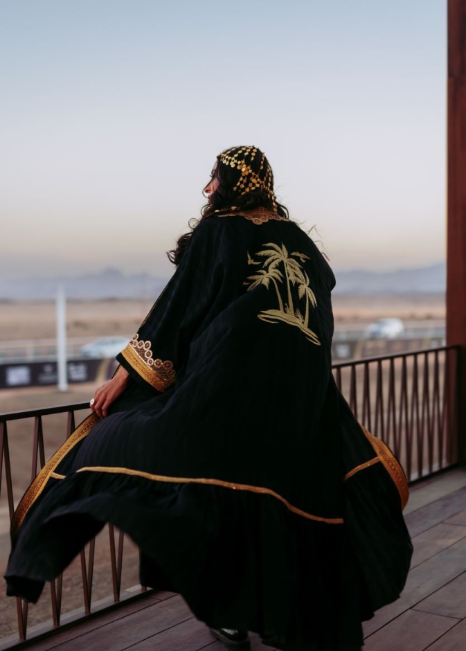 حضور لافت للأزياء التراثية السعودية في كأس العلا للهجن