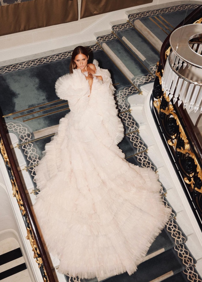 النجمة المصرية نيللي كريم خطفت الأنظار في أسبوع الموضة بباريس