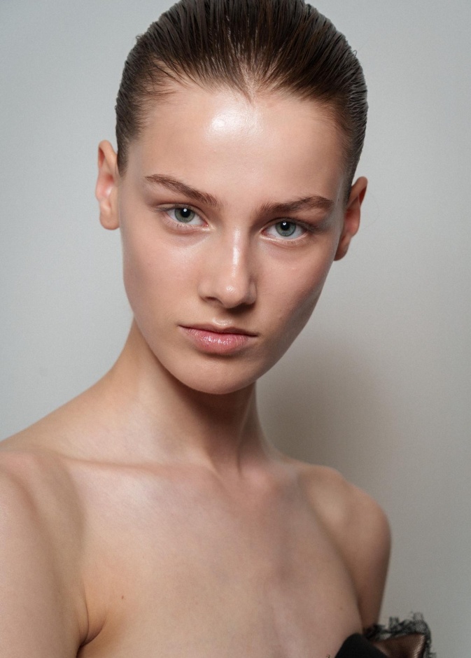 أفضل الزيوت الطبيعية لبشرة ناعمة ومتوهجة في الخريف والشتاء