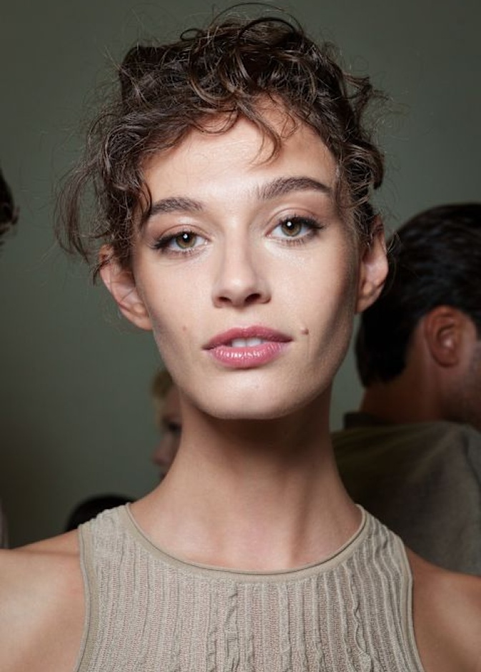 أفضل خلطات التقشير الطبيعي لتجديد البشرة بلمسة منزلية