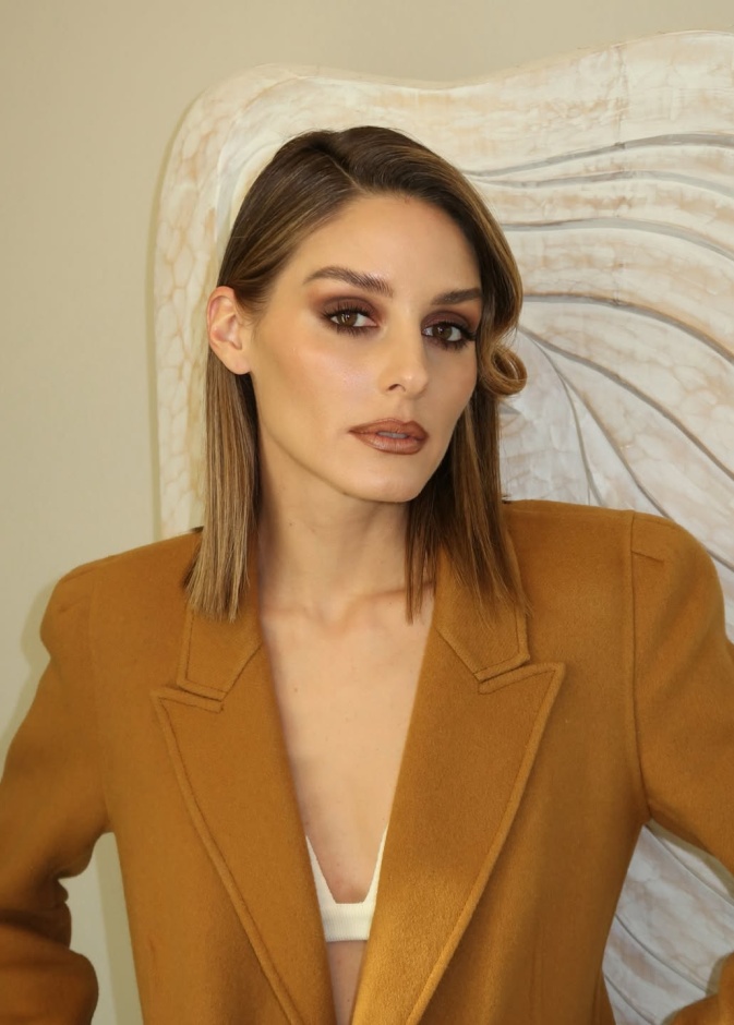 إطلالة الجميلة Olivia Palermo بالمكياج البني