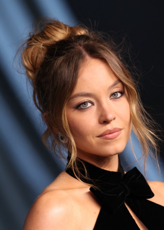  اطلالة Sydney Sweeney برسمات المكياج المات