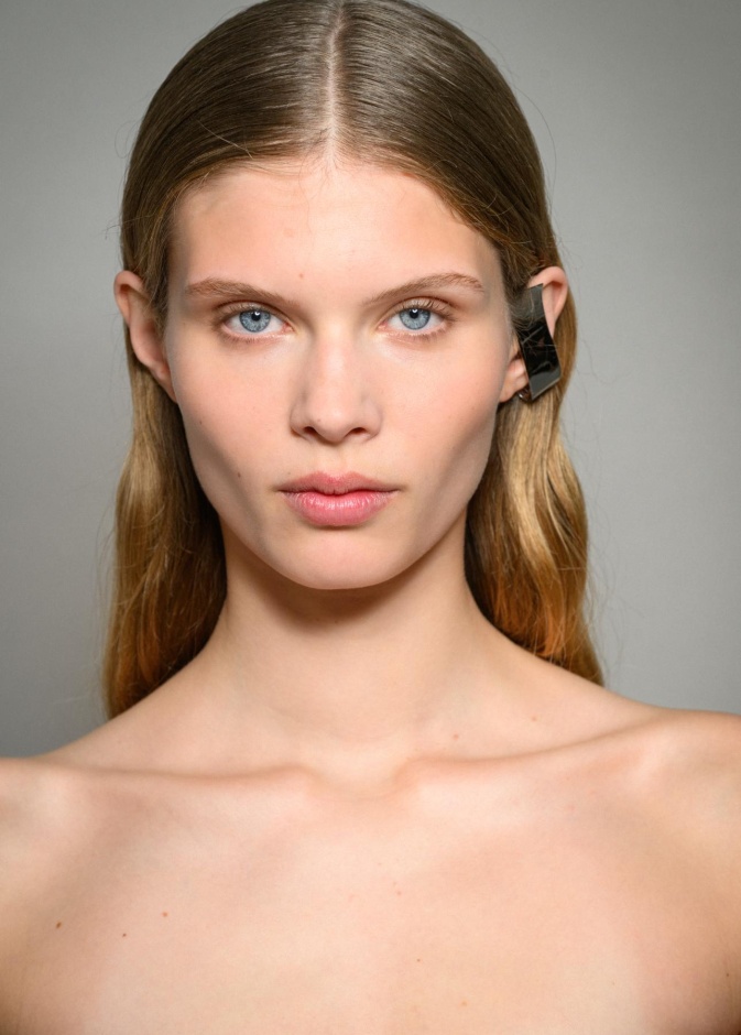 خدود محددة وطبيعية أحدث حلول التجميل لوجه نحيف