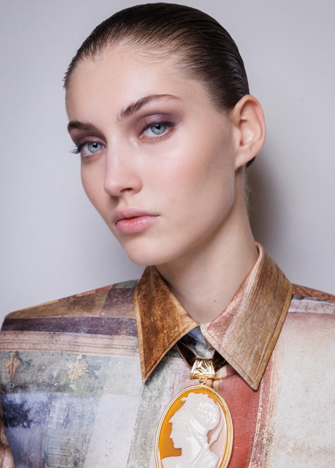 رسمات الظلال البنفسجية من دار Roberto Cavalli