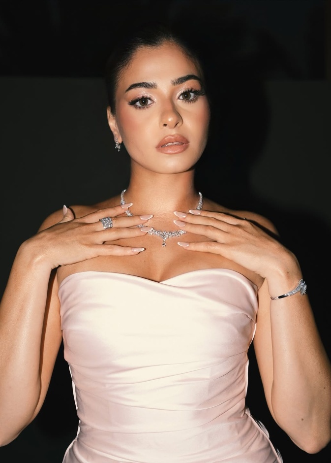 يسرا مارديني صورة من انستغرام خبيرة التجميل ريهام خليفة