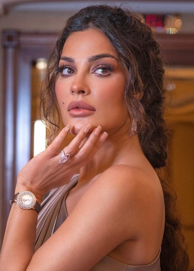  الفنانة نادين نجيم تدعم الإجراءات التجميلية