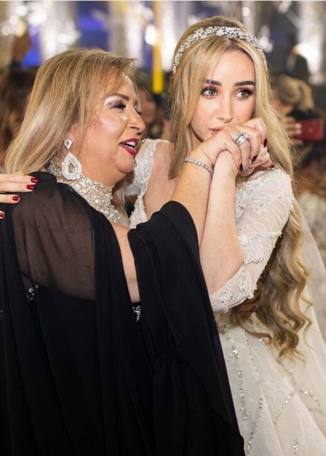 هنا الزاهد ووالدتها