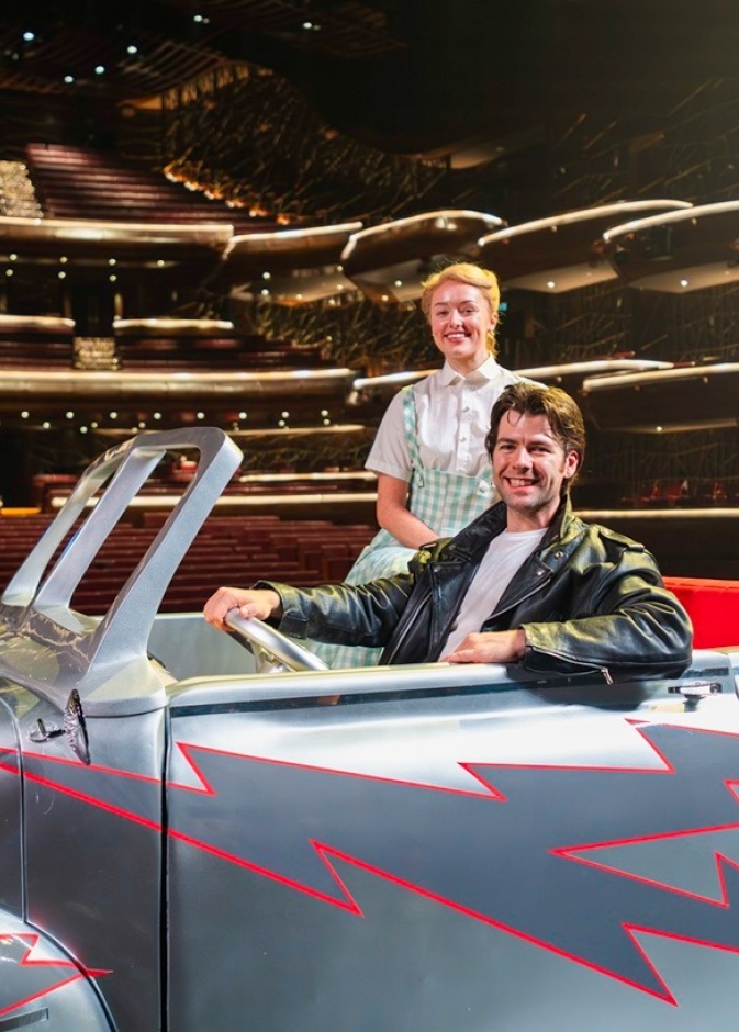  Grease The Musical تبهر جماهير أوبرا دبي في أول ظهور لها على الإطلاق في المنطقة 